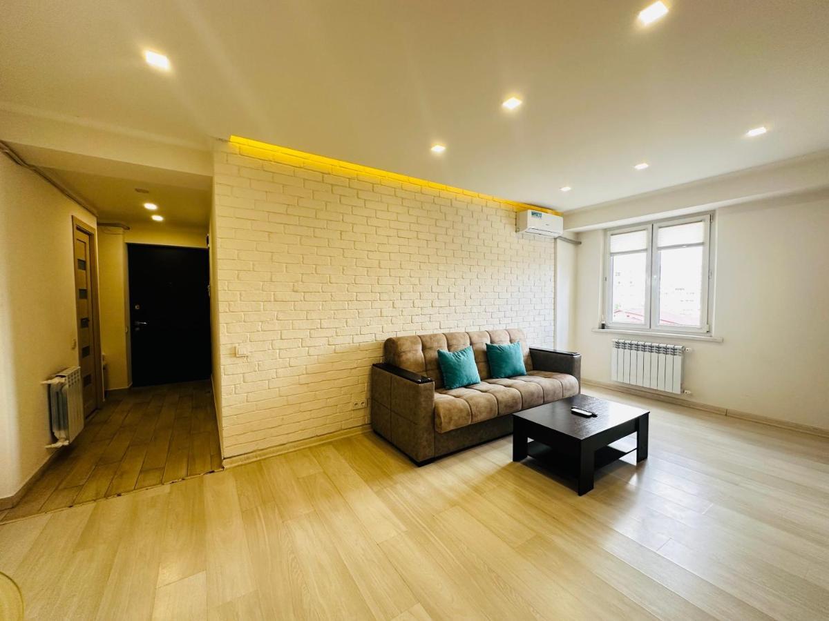 Suite Apartment On Pushkin Street Jereván Kültér fotó