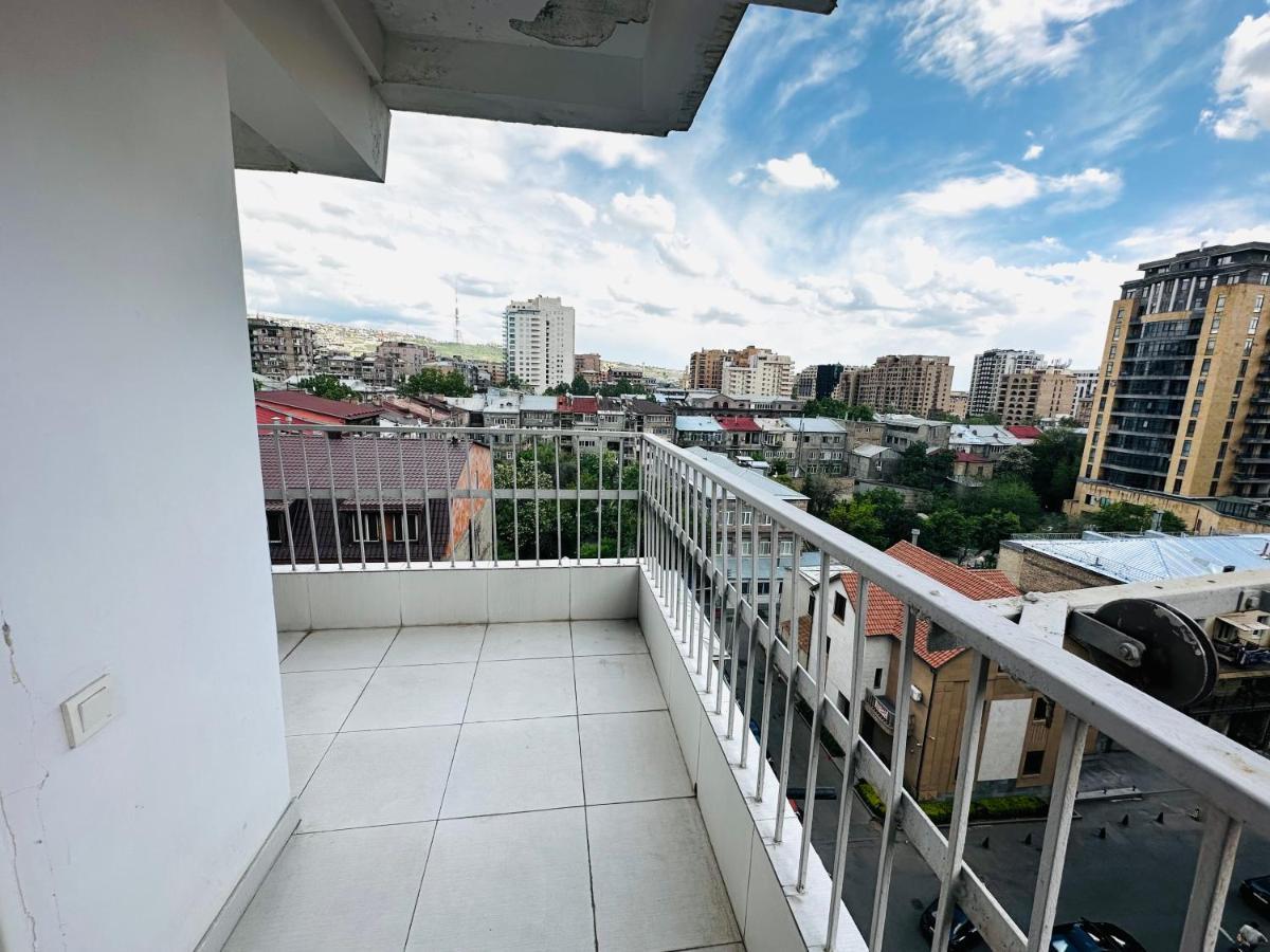 Suite Apartment On Pushkin Street Jereván Kültér fotó